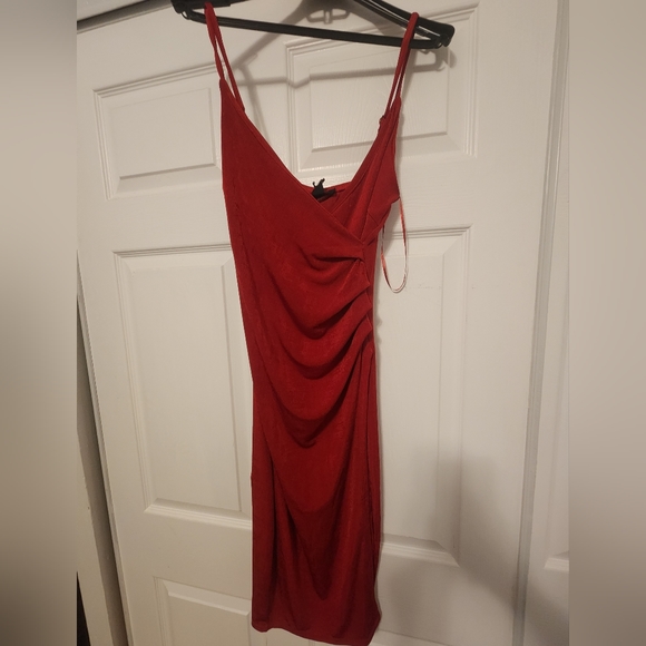 Red dress - Picture 1 of 2